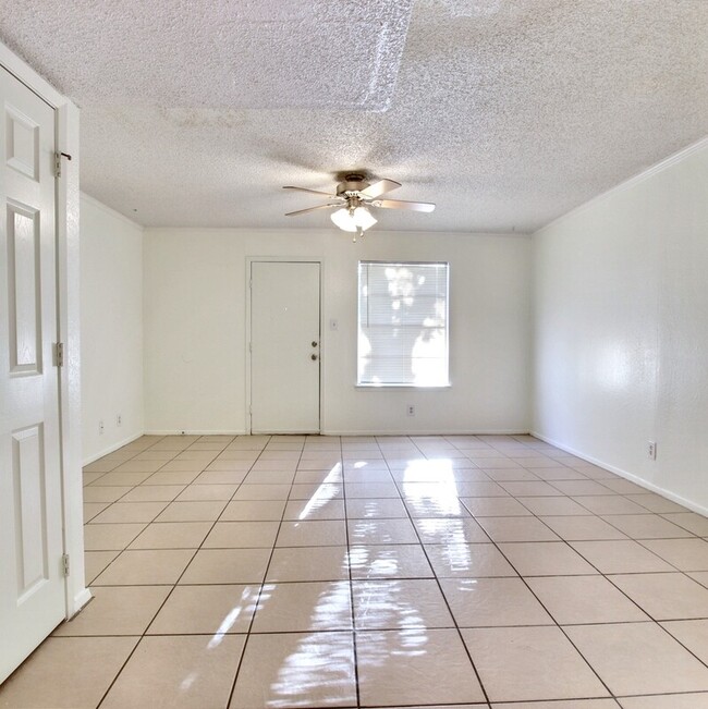 Building Photo - 3830 Coates Cir