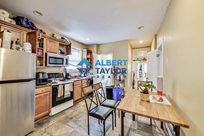 Building Photo - 47 Hillside St