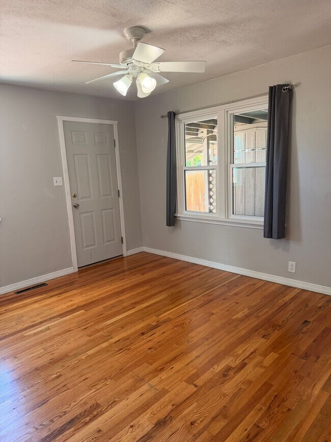 Foto del edificio - 4BED Near CMU Campus!!!!!!