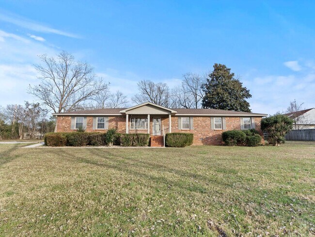 Foto del edificio - Charming 4-bedroom, 2-bath ranch-style home situated on just over 2 acres!