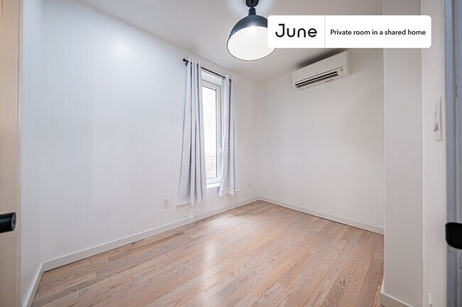 Foto del edificio - Room in Shared 4 bed/4 bath home