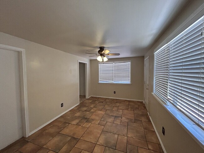 Foto del edificio - "Charming 4-Bed, 2-Bath Home