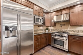 Building Photo - 4909 N Woodmere Fairway