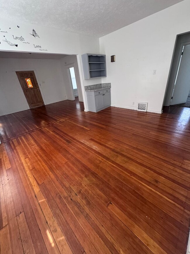 Foto del edificio - Charming 4-Bedroom Home in Desirable West ...