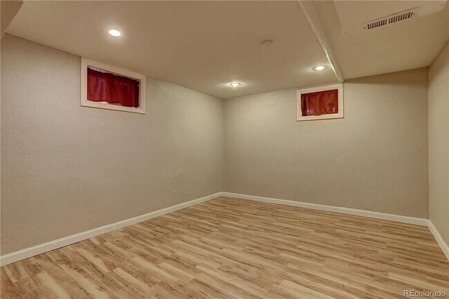 Building Photo - Congress Park - Garden Level Unit