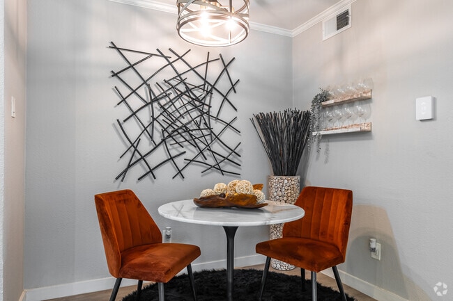 1 habitación, 1 baño - 640 pies cuadrados - Comedor - The Ace Apartments