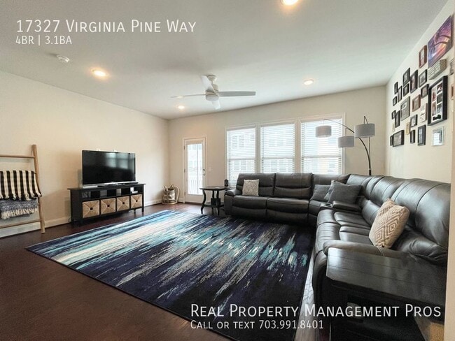 Building Photo - GREAT LOCATION!  RESORT LIKE LIVING!    3 ...