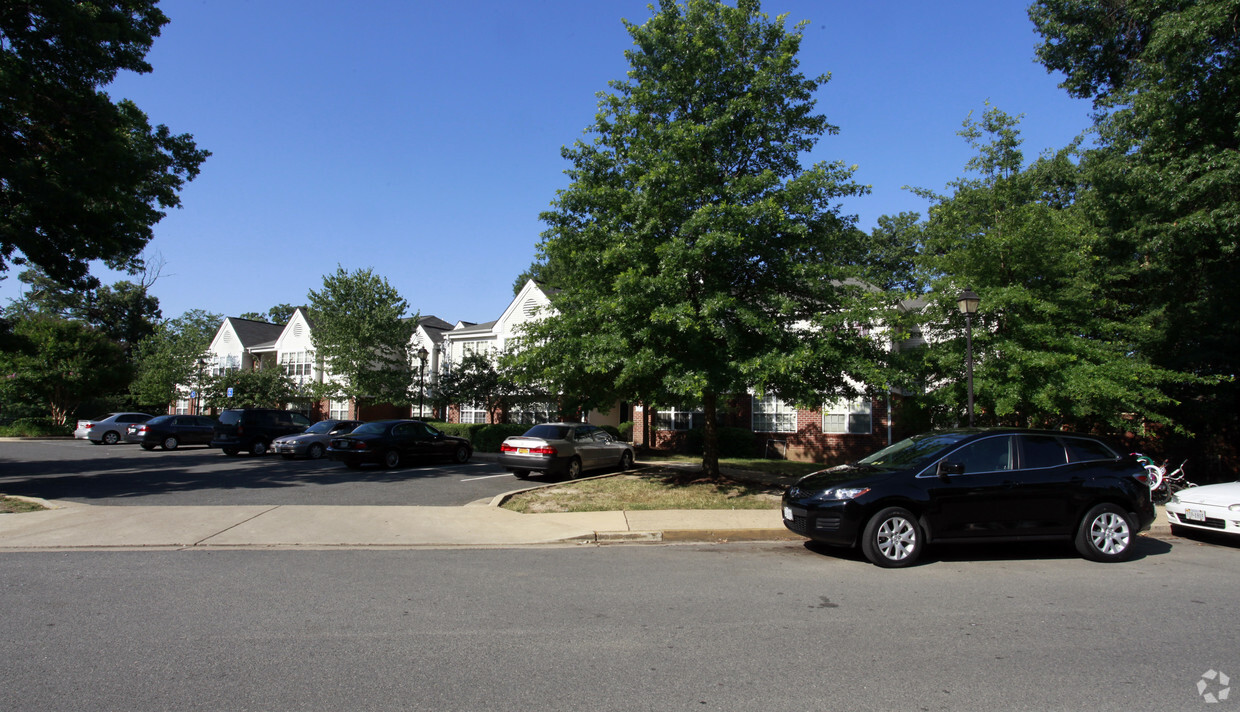 Foto del edificio - Virginia Gardens Apartments