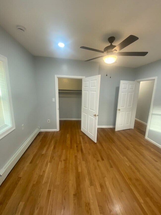 Foto del edificio - 647 Walk Hill St