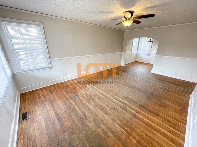 Building Photo - 206 Wilbanks St