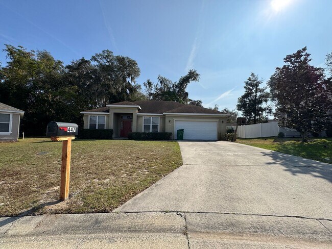 Building Photo - Charming 3 Bedroom, 2 Bathroom Home in Lady lake!!