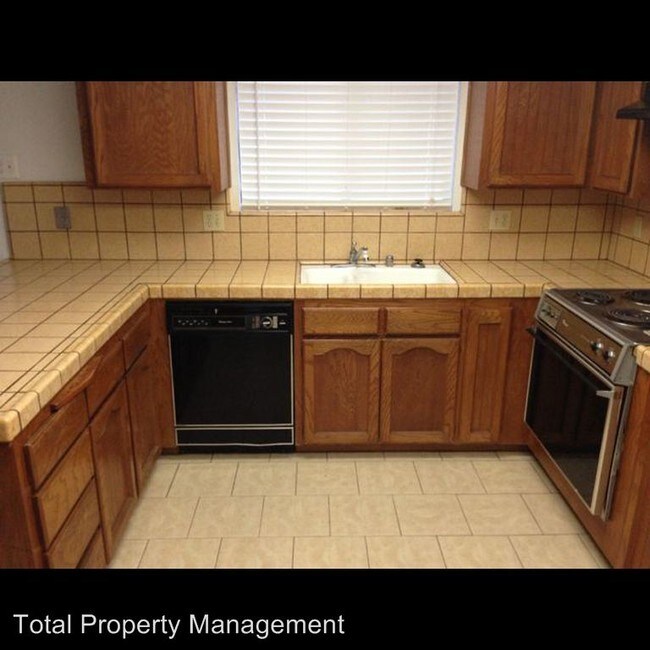 Building Photo - 2 br, 2 bath House - 424 E. Prosperity Ave.