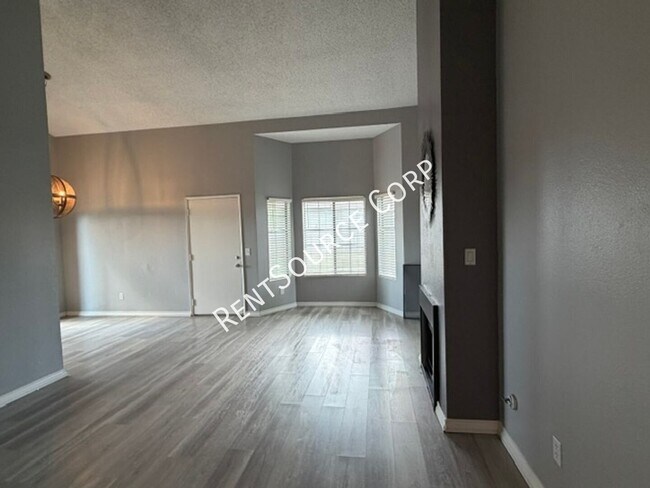 Foto del edificio - 43711 8th St E