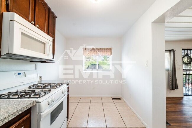 Foto del edificio - 2.5 bed 2 bath home for rent in Pico Rivera CA ready to move