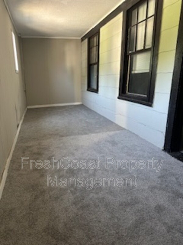 Building Photo - 3434 E 105th St