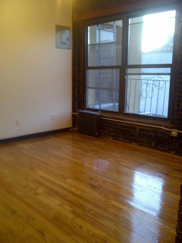 Plano de planta - 413 East 12th Street