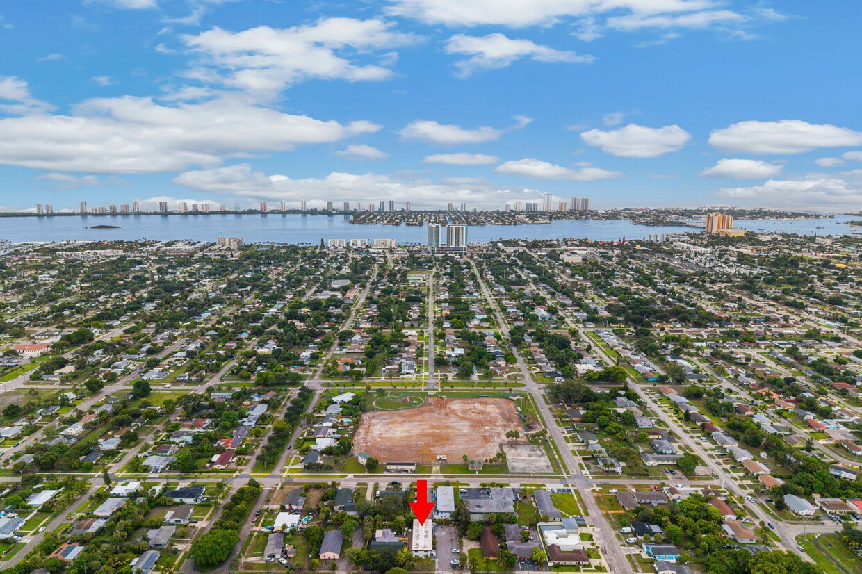 Foto principal - 233 7th Ct