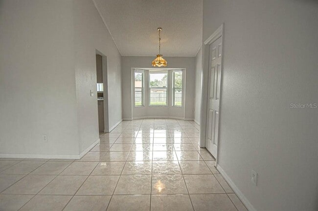 Foto del edificio - 233 E Gardenia Dr