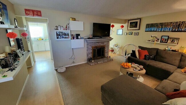 Foto del edificio - Spacious 4-bedroom, 3.5-bathroom townhome ...