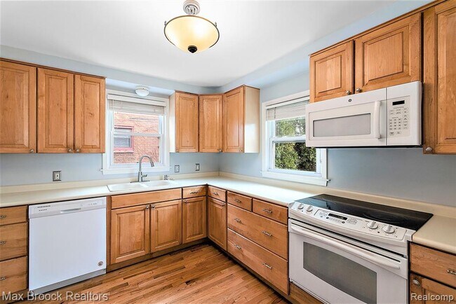 Foto del edificio - 1079 Larkmoor Blvd