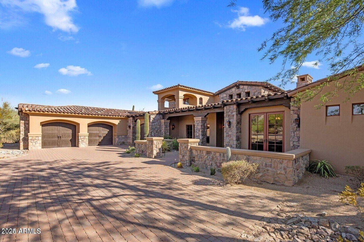 Foto principal - 9290 E Thompson Peak Pkwy