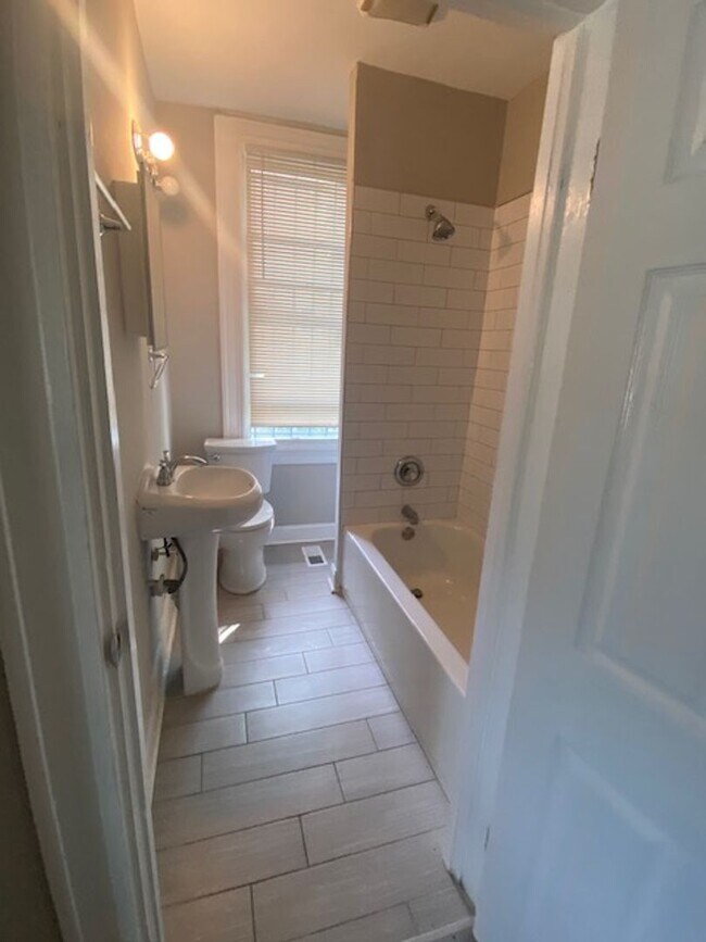 Building Photo - Spacious 9-Bedroom Home – Ideal for Transitional Housing | Central A/C | $4,000/Month