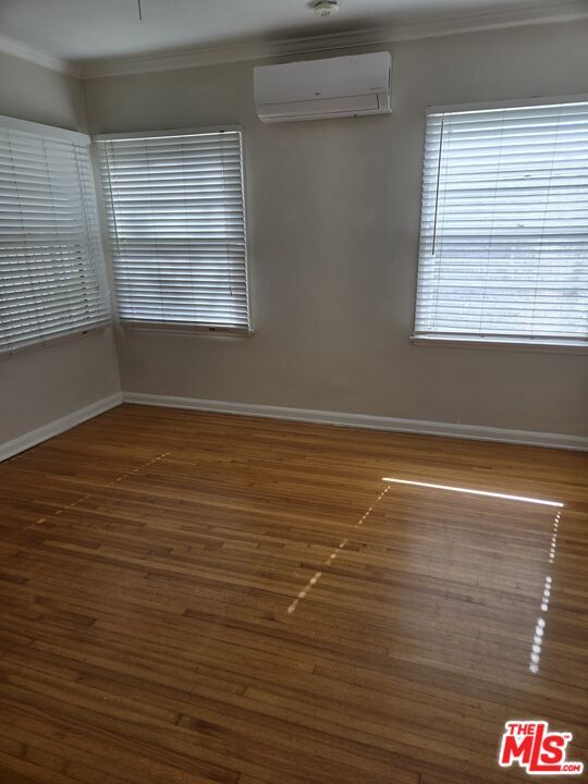 Foto del edificio - 1338 S Dunsmuir Ave