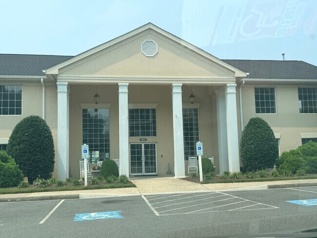 Building Photo - 9411 Links Ln