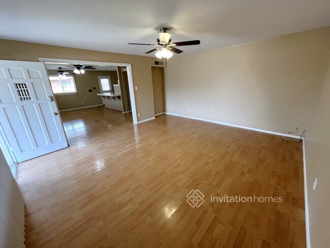 Building Photo - 6841 N 36th Dr