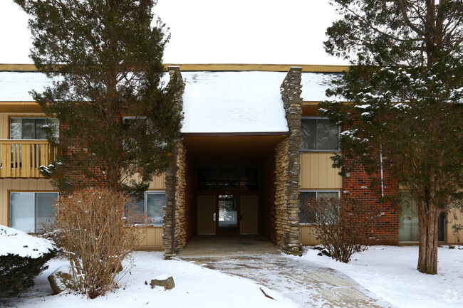 Entrance - Spring Hill Apartments