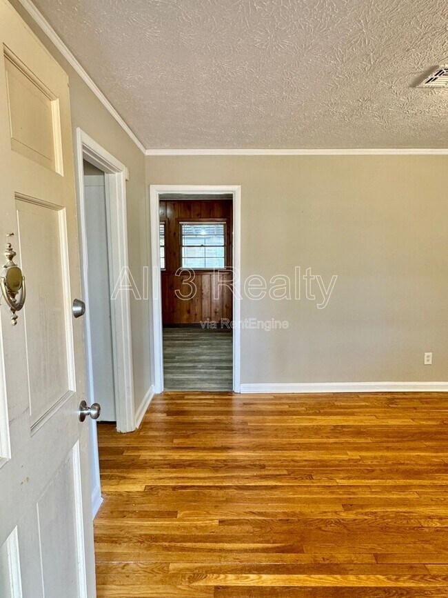 Foto del edificio - 875 Karen Rd