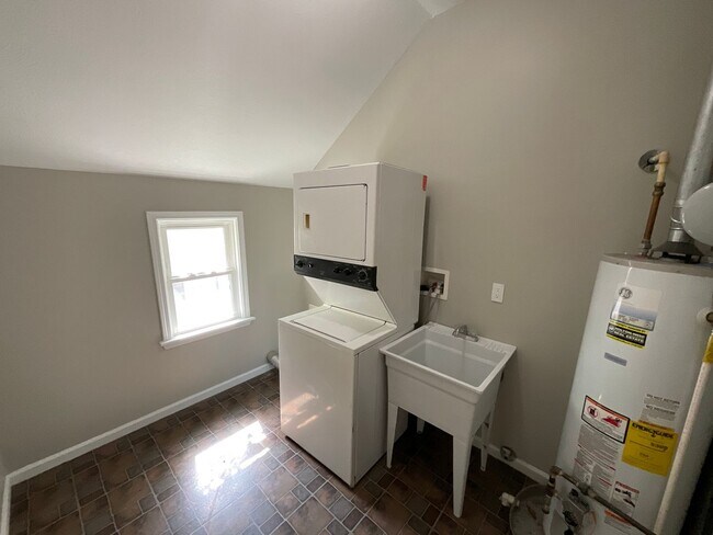 Foto del edificio - 3449 Erin Ave