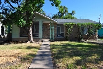 Building Photo - 1420 Broadmoor Dr