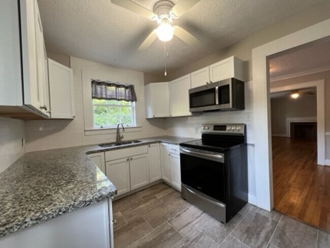 Foto del edificio - Adorable 3 Bedroom/2 Bath Home located in ...
