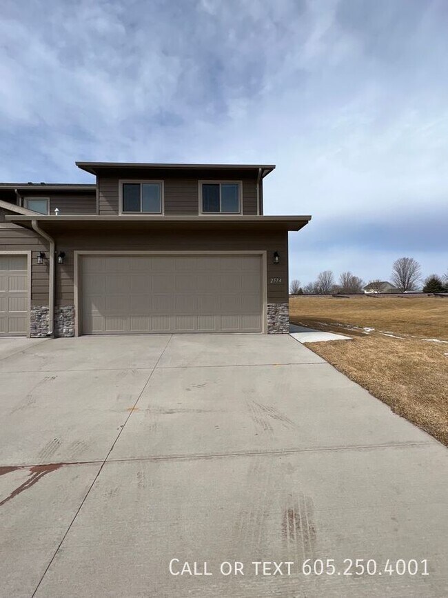Foto del edificio - Gorgeous 3 bed 2.5 bath Townhome
