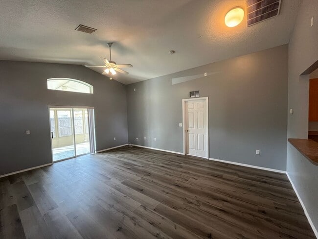 Building Photo - 2304 Hickory Pine St