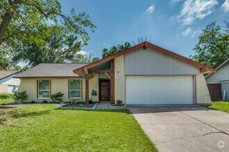 Building Photo - 4825 Cloverdale Ln