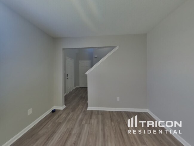 Foto del edificio - 825 Raindrops Rd