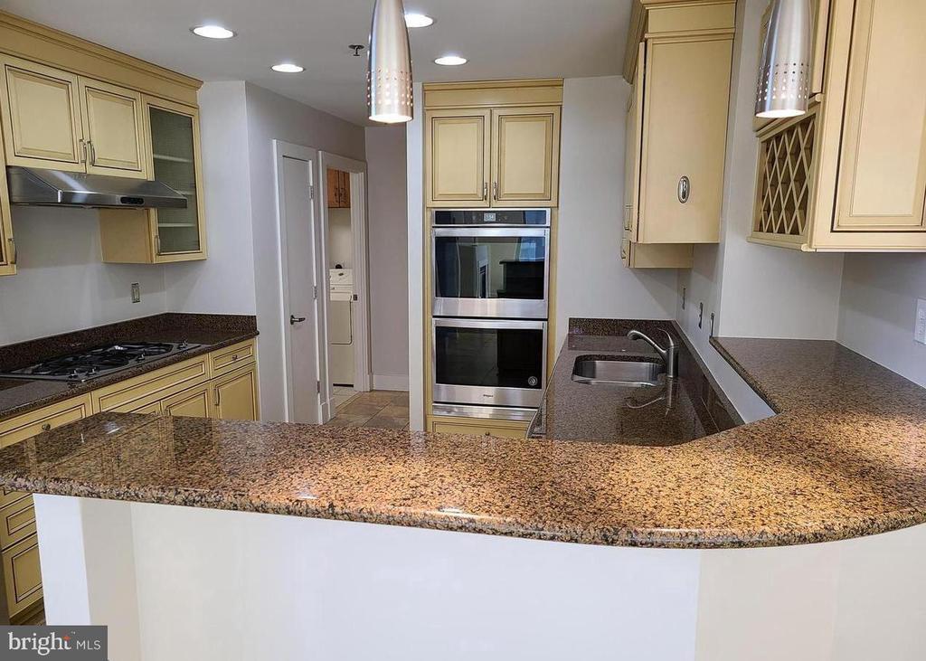 Primary Photo - 1400 Lancaster St