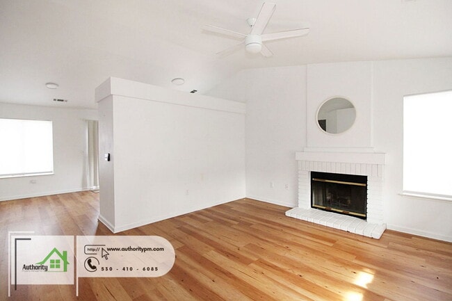 Building Photo - 752 Lotus Ct