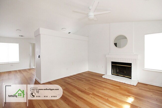 Foto del edificio - 752 Lotus Ct