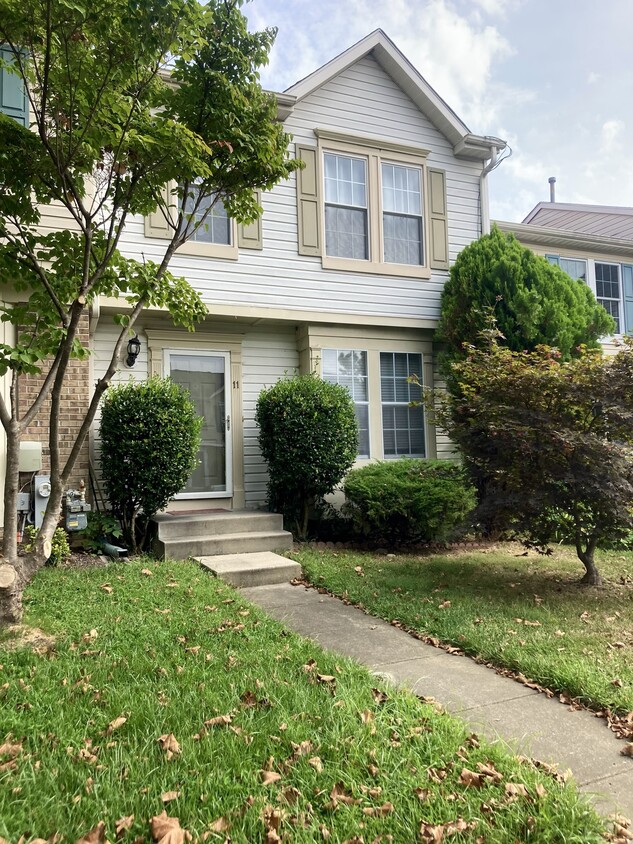 Primary Photo - 11 Deaven Ct