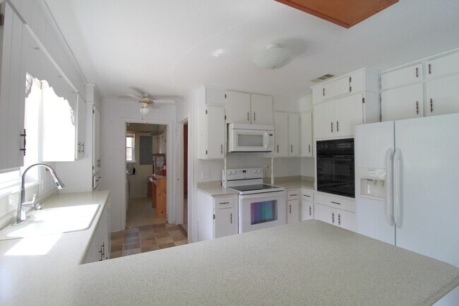 Foto del edificio - 113 West Dr