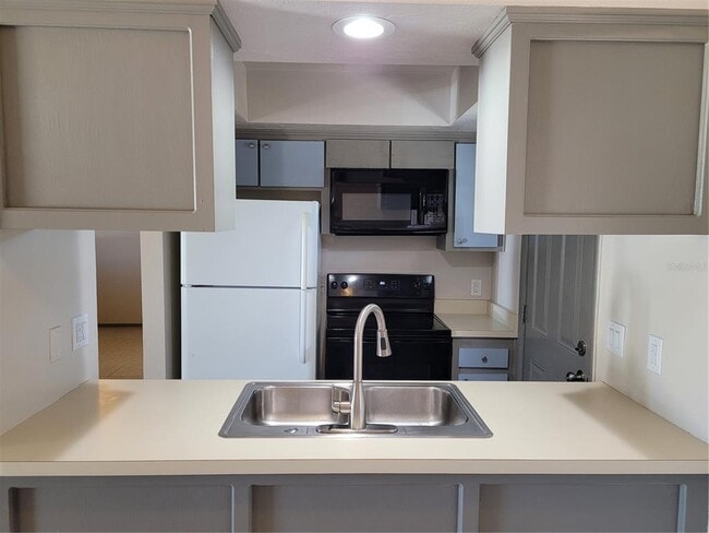 Building Photo - 11090 Reims Ave