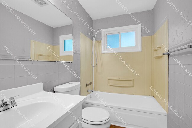 Building Photo - 3733 Beecher Rd