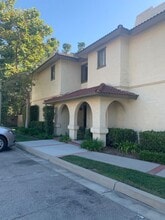 Building Photo - 25266 Tanoak Ln