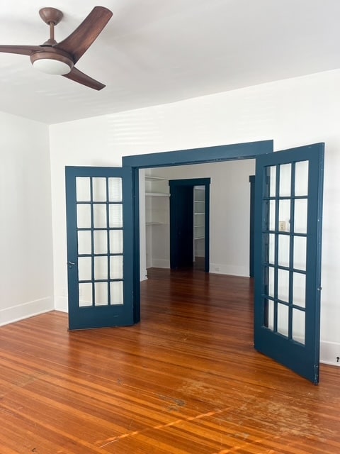 Living Room - 719 W French Plz