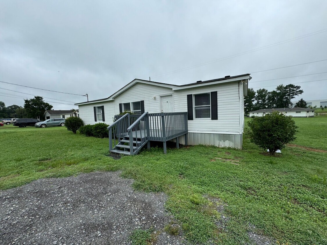 Primary Photo - Nice 3/2 Trailer in Shannon- $1,195