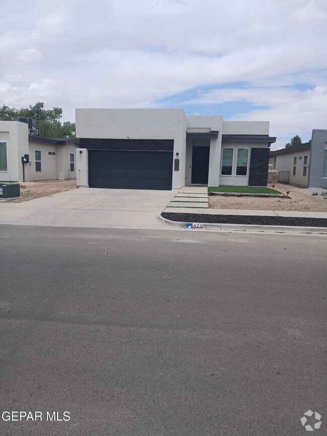 Building Photo - 473 Plateau Dr