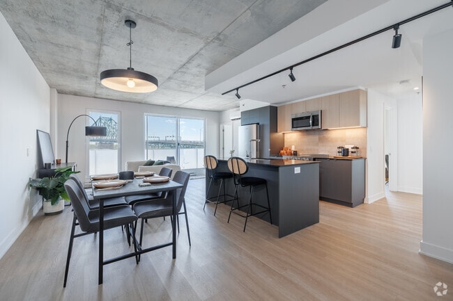 3BR, 1BA - 901SF - Dining Room - Esplanade Cartier